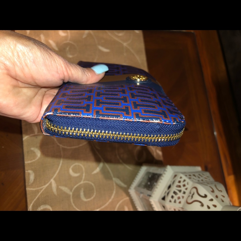 Authentic Tory Burch wallet - Picture 5 of 9